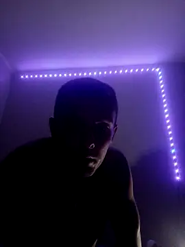 Snapshot of liderek83 chatting on 10/31/25, 01:17 liderek83 online show from 10/31/25, 01:17