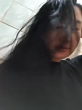 Snapshot of Bet_Lu chatting on 11/15/25, 10:45 Bet Lu online show from 11/15/25, 10:45