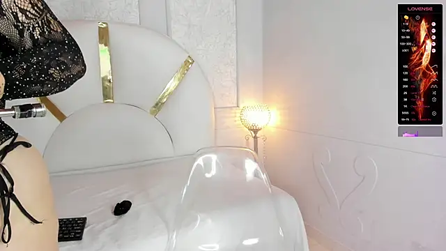 Snapshot of SofiaRousel chatting on 09/23/25, 04:26 SofiaRousel online show from 09/23/25, 04:26