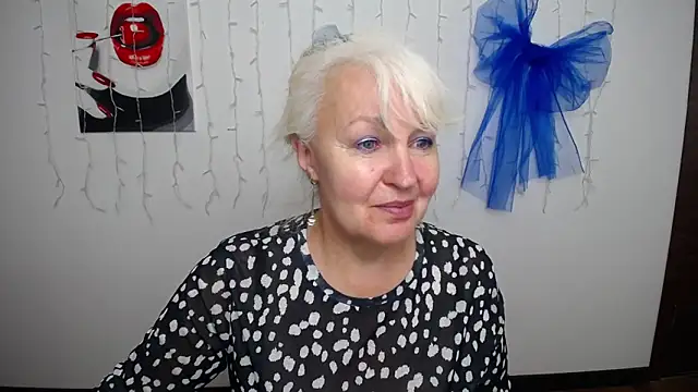 Snapshot of BlondyLeeBest chatting on 05/27/26, 12:13 BlondyLeeBest online show from 05/27/26, 12:13