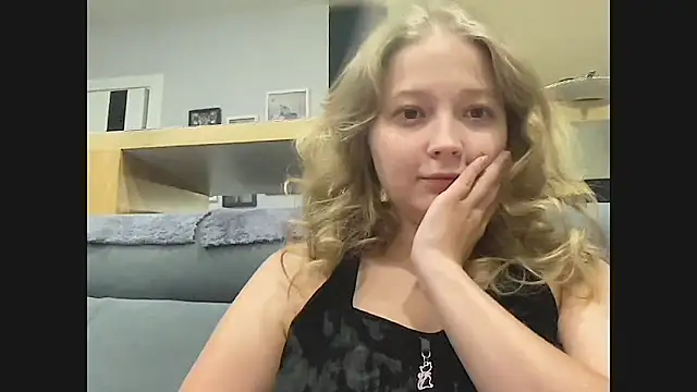 CharmingSarah online show from 09/25/25, 04:32