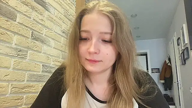 CharmingSarah online show from 05/06/26, 02:00