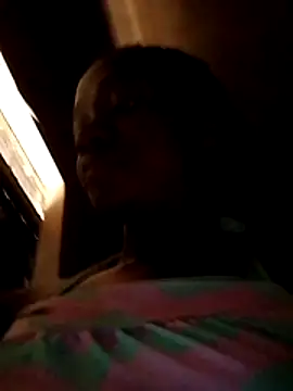 Snapshot of shape30 chatting on 11/28/25, 05:10 shape30 online show from 11/28/25, 05:10