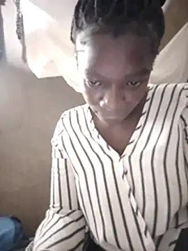 Snapshot of shape30 chatting on 12/15/25, 05:44 shape30 online show from 12/15/25, 05:44