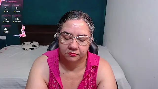 scaelettdubois online show from 10/06/25, 12:08