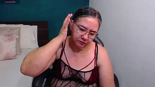 scaelettdubois online show from 12/23/25, 05:38