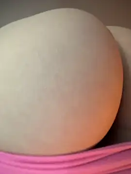 Snapshot of MariaTull chatting on 11/10/25, 02:38 MariaTull online show from 11/10/25, 02:38