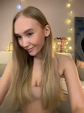 Snapshot of MariaTull chatting on 12/16/25, 05:51 MariaTull online show from 12/16/25, 05:51