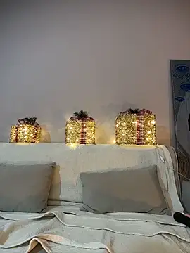 Snapshot of MariaTull chatting on 12/21/25, 06:26 MariaTull online show from 12/21/25, 06:26