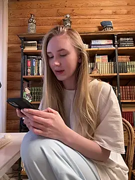 Snapshot of MariaTull chatting on 03/15/26, 02:12 MariaTull online show from 03/15/26, 02:12