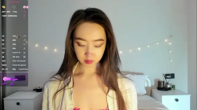 Snapshot of _luna_022 chatting on 10/20/25, 04:35 luna 022 online show from 10/20/25, 04:35