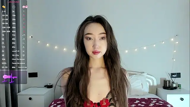 Snapshot of _luna_022 chatting on 10/24/25, 04:42 luna 022 online show from 10/24/25, 04:42