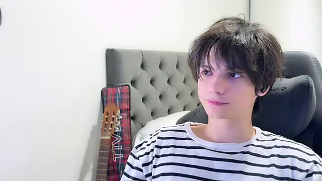 SasukeUhchiaa online show from 12/05/24, 01:14