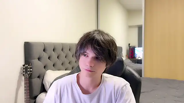 SasukeUhchiaa online show from 12/19/24, 08:23