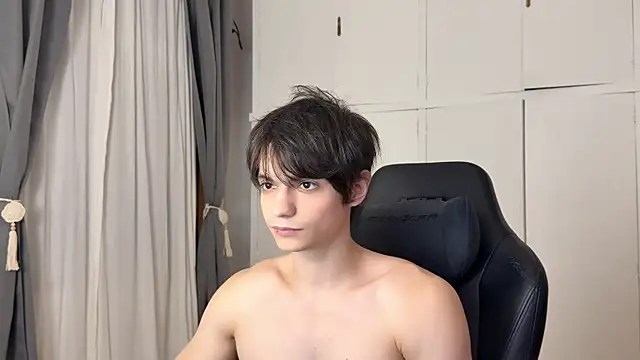 SasukeUhchiaa online show from 03/30/26, 10:44