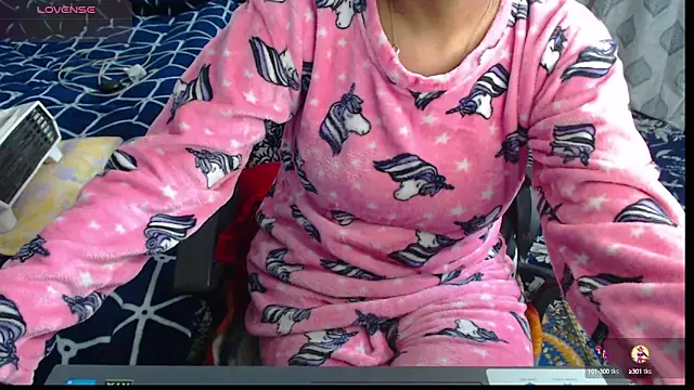 Snapshot of sexyrihana1 chatting on 12/20/24, 08:06 sexyrihana1 online show from 12/20/24, 08:06