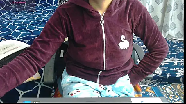 Snapshot of sexyrihana1 chatting on 12/31/24, 02:47 sexyrihana1 online show from 12/31/24, 02:47