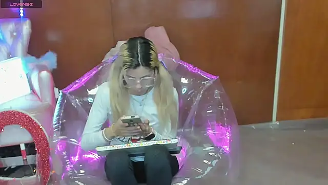 Skinygirl online show from 03/21/26, 10:24