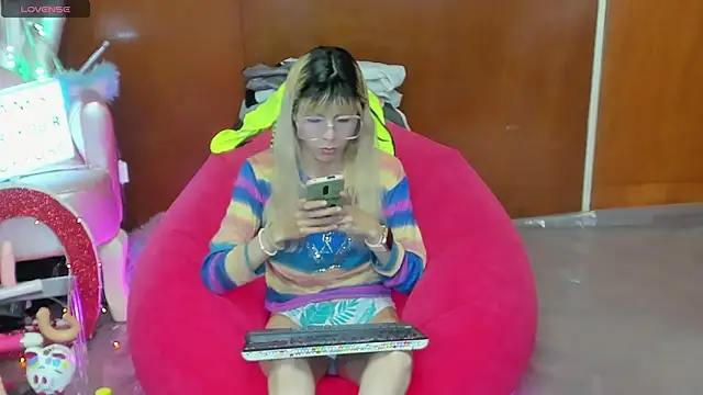 Skinygirl online show from 04/06/26, 10:54