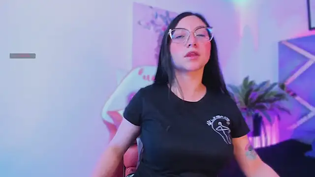 lucy neil online show from 11/07/25, 02:33