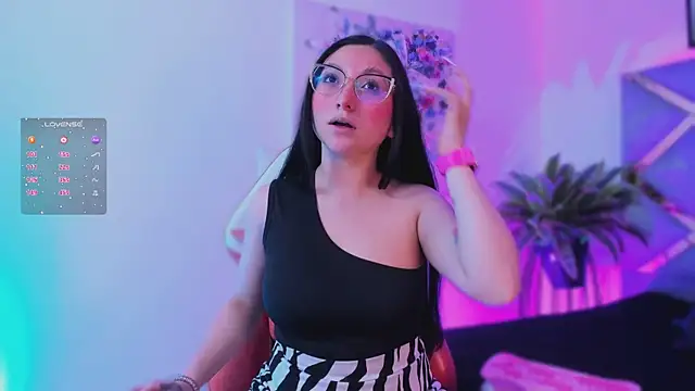 lucy neil online show from 11/12/25, 02:34