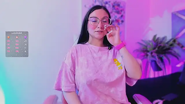 lucy neil online show from 11/19/25, 03:50