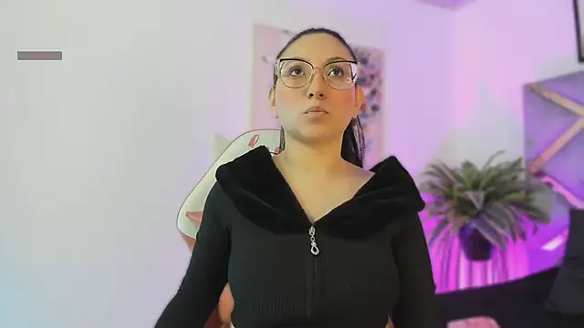 lucy neil online show from 12/23/25, 02:31