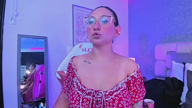 lucy neil online show from 01/10/26, 02:35