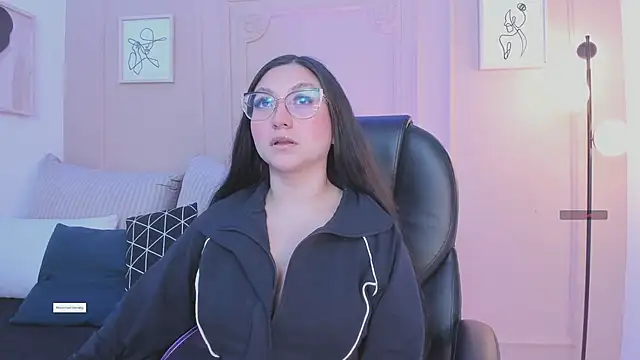 lucy neil online show from 04/19/26, 02:33