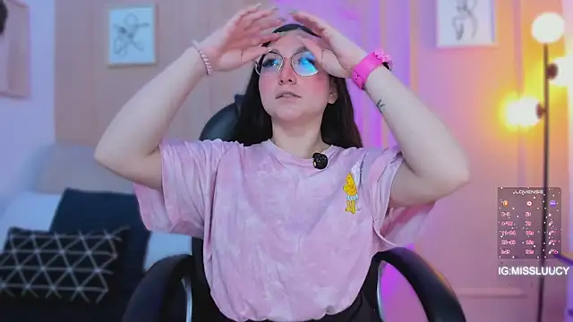 lucy neil online show from 04/22/26, 02:36