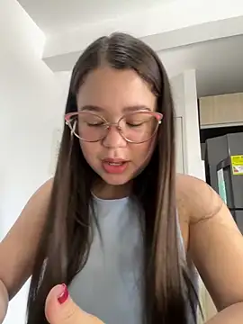 Snapshot of Lucyklein2022 chatting on 12/15/24, 06:15 Lucyklein2022 online show from 12/15/24, 06:15