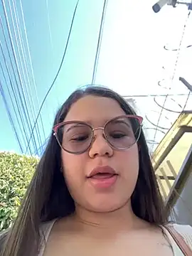 Snapshot of Lucyklein2022 chatting on 12/31/24, 01:52 Lucyklein2022 online show from 12/31/24, 01:52