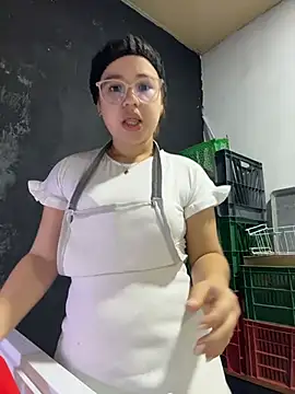 Snapshot of Lucyklein2022 chatting on 10/19/25, 04:51 Lucyklein2022 online show from 10/19/25, 04:51