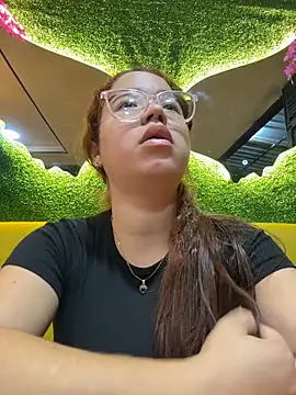 Snapshot of Lucyklein2022 chatting on 10/26/25, 01:00 Lucyklein2022 online show from 10/26/25, 01:00