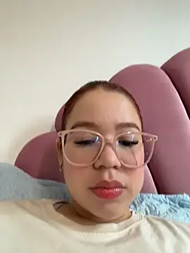 Snapshot of Lucyklein2022 chatting on 03/15/26, 05:41 Lucyklein2022 online show from 03/15/26, 05:41