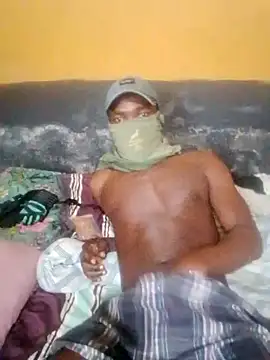 Snapshot of LULE37587001 chatting on 11/11/25, 05:18 LULE37587001 online show from 11/11/25, 05:18