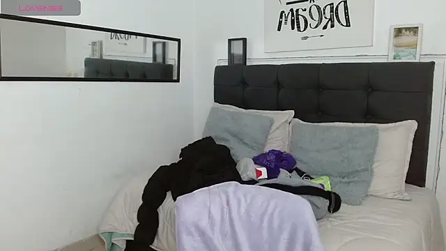 vaness weet online show from 10/28/25, 08:00