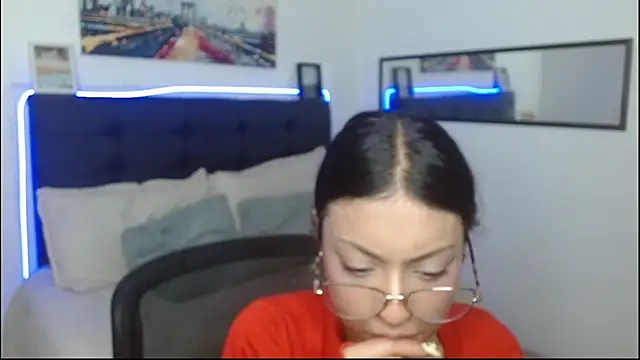 vaness weet online show from 12/03/25, 09:13