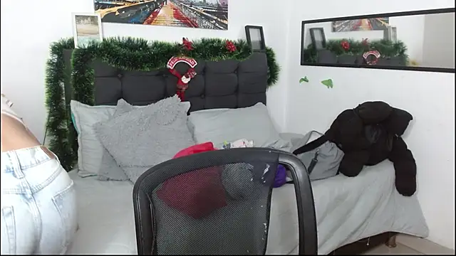 vaness weet online show from 12/19/25, 08:38