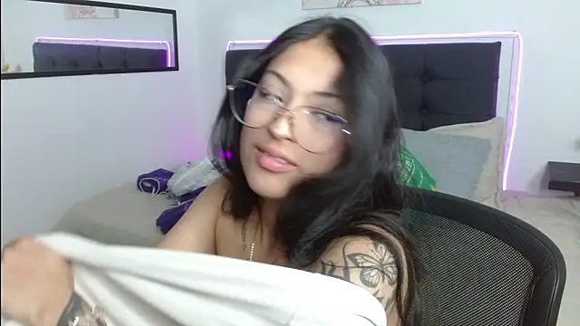 vaness weet online show from 04/21/26, 07:50