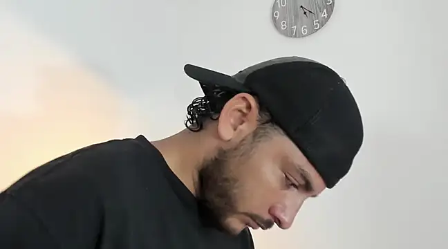 tuyo1995 online show from 12/28/24, 10:23