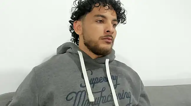 tuyo1995 online show from 02/02/25, 07:41