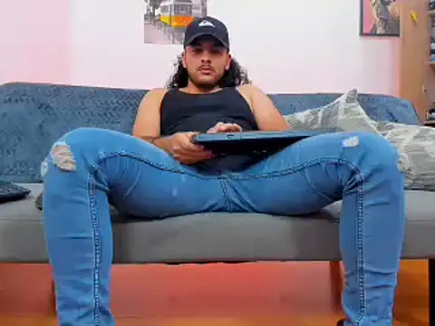 Snapshot of tuyo1995 chatting on 06/30/26, 11:28 tuyo1995 online show from 06/30/26, 11:28