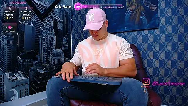 Snapshot of Leonsmoron chatting on 05/16/26, 03:58 Leonsmoron online show from 05/16/26, 03:58