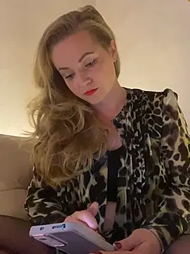 Snapshot of Lady__Maria chatting on 12/11/24, 06:42 Lady Maria online show from 12/11/24, 06:42