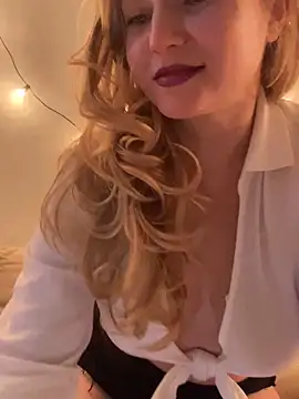 Snapshot of Lady__Maria chatting on 02/22/25, 07:25 Lady Maria online show from 02/22/25, 07:25