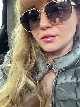 Snapshot of Lady__Maria chatting on 03/11/25, 01:45 Lady Maria online show from 03/11/25, 01:45