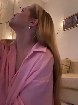 Snapshot of Lady__Maria chatting on 10/15/25, 03:56 Lady Maria online show from 10/15/25, 03:56