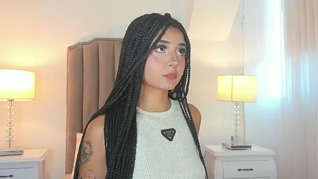 Emma Torres   online show from 03/31/26, 12:05