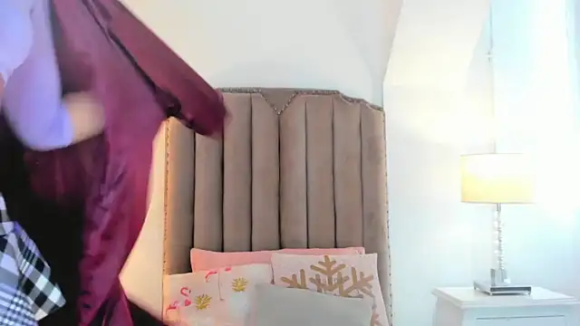 Snapshot of Emma_Torres__ chatting on 05/18/26, 12:55 Emma Torres online show from 05/18/26, 12:55
